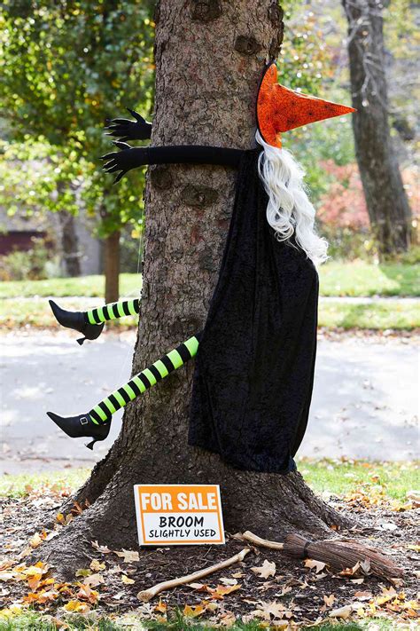 Witch on trwe decoration for halloween